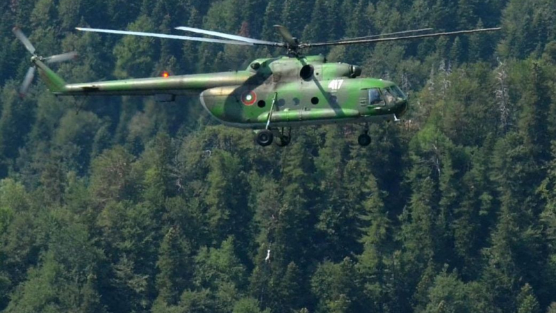 Хеликоптер излетя от Крумово да спасява изгубените туристи с децата