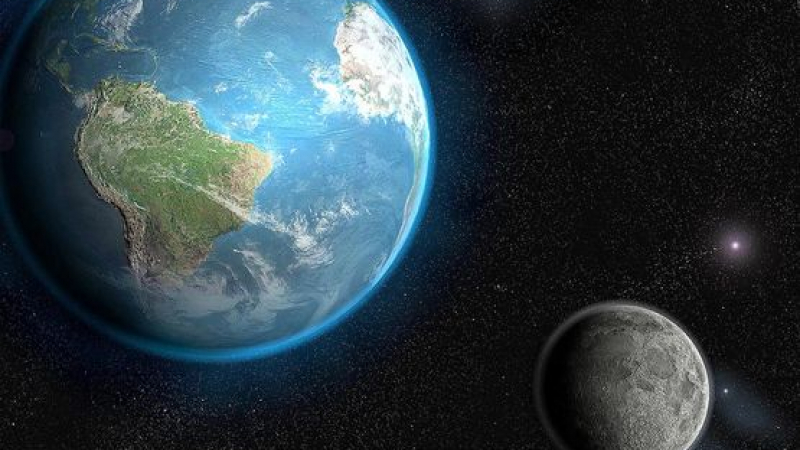 Канадски астроном: Земята има няколко луни