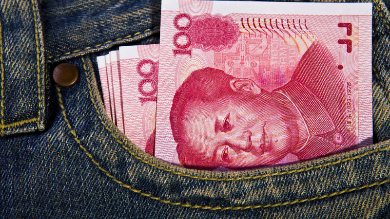 Китай девалвира юана и удари рублата 
