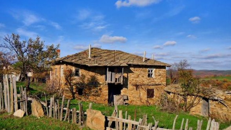 22-ма германци избраха да живеят в изоставено българско село
