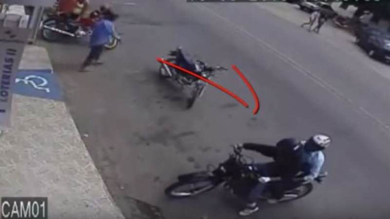 Няма лабаво: В Бразилия полицията гръмна въоръжен обирджия на улицата (ВИДЕО)