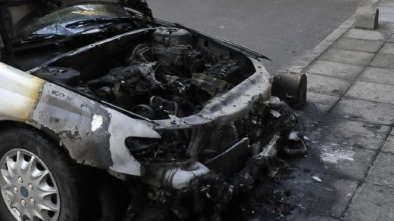 Свирепа катастрофа на четири коли помля хора и автомобили  (ВИДЕО)