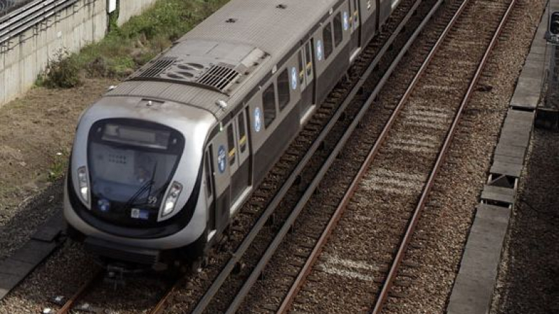 Два влака се сблъскаха край Будапеща, има пострадали 