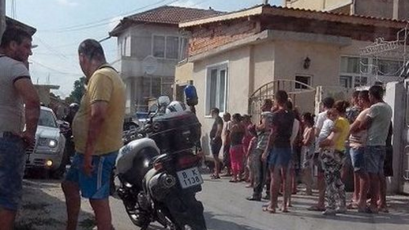 Акция във Варна, бутат незаконни къщи в най-голямото циганско гето