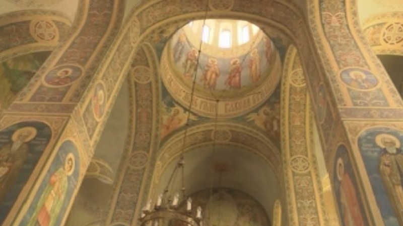 Златната църква в Шипка се руши, има опасност за богомолците