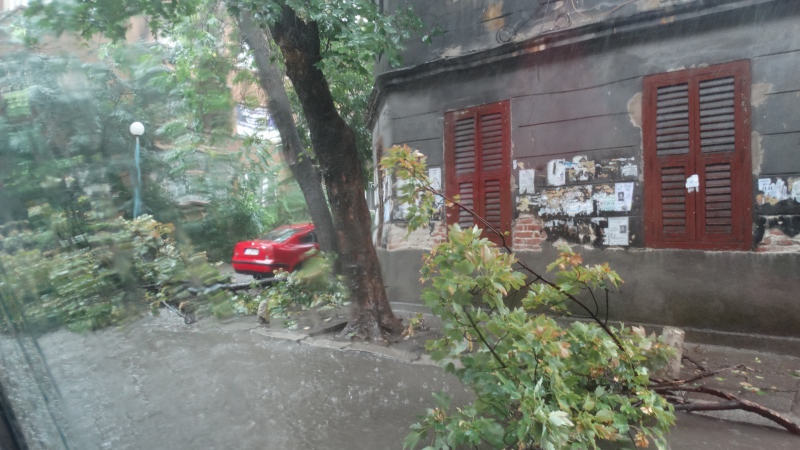 Пловдив след потопа - токът и интернетът спряха (СНИМКИ/ВИДЕО)