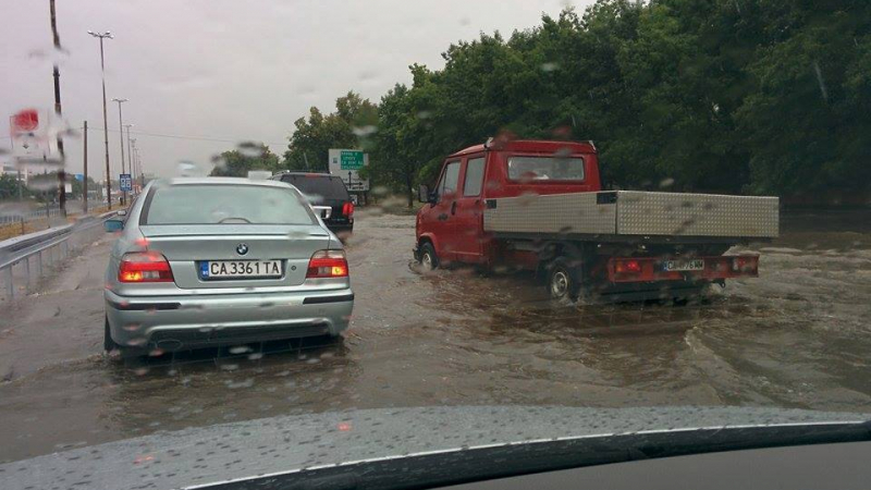 Ето как изглежда ремонтираното &quot;Цариградско шосе&quot; след първия дъжд (СНИМКИ)