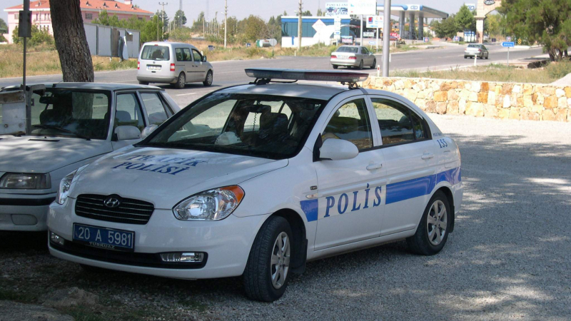 Неизвестни откриха стрелба в полицейски участък в Турция
