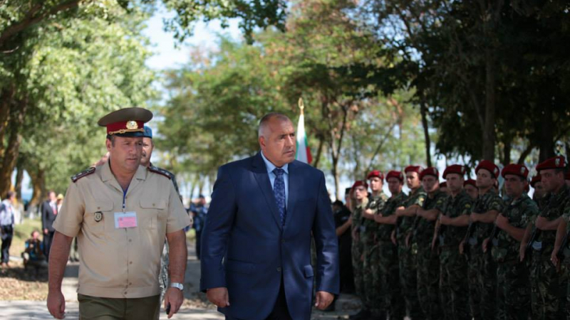 Премиерът похвали войската за учението край Шабла (СНИМКИ)