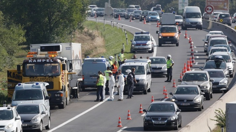 Би Би Си: Трима българи са шофирали ТИР-а ковчег със 71 умрели имигранти 