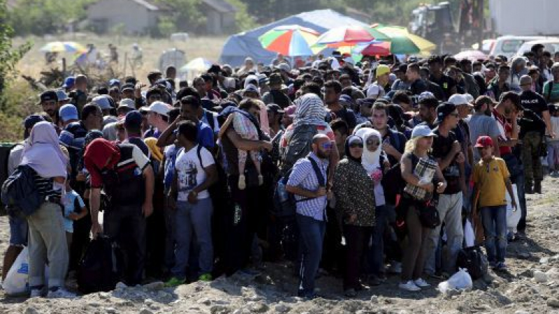 Масов бой на гръцко-македонската граница, над 1000 бежанци се млатиха помежду си