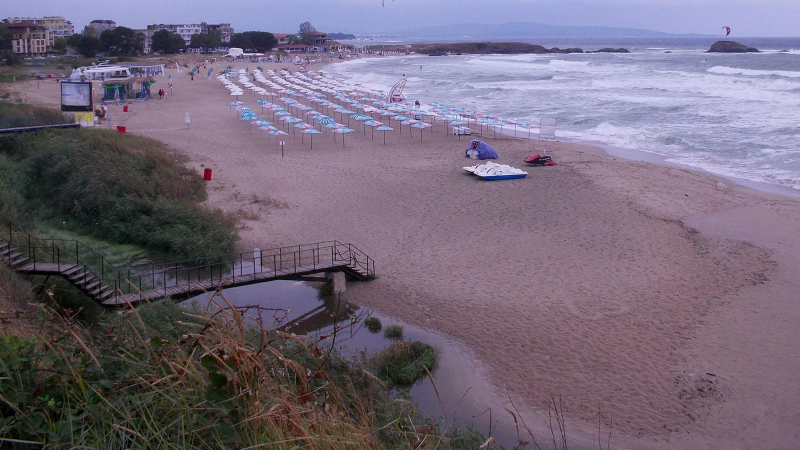 Плажът в Лозенец вече е отворен, чакат завръщането на туристите