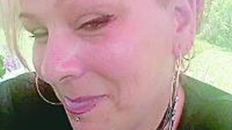 Брутално: Фенове изгориха с фас в лицето рокаджийката Милена