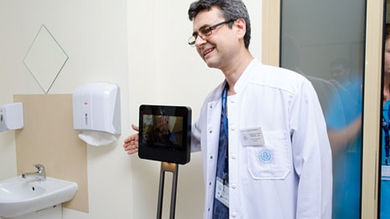 Робот свърза пациентка в Плевен с лекар в Ню Йорк (ВИДЕО)