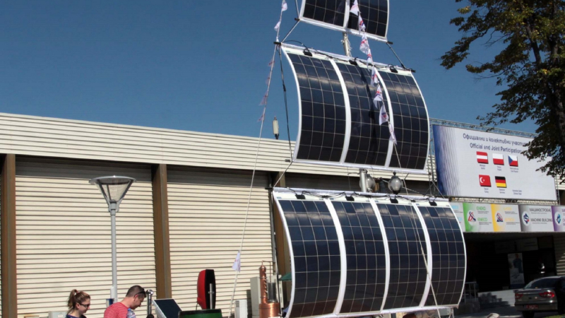 Соларна станция за мобилни устройства показват за първи път на Международния технически панаир в Пловдив 