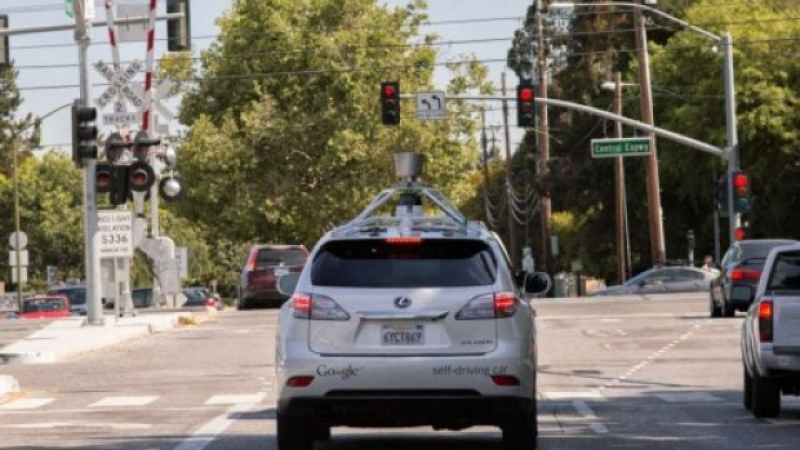 Google започна да маха хората от своите роботизирани автомобили