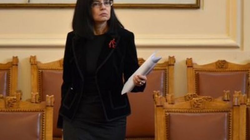 Бламираха Кунева в парламента, антикорупционният закон не мина