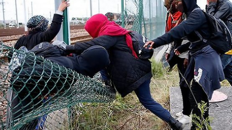 И Франция издига ограда заради мигрантите