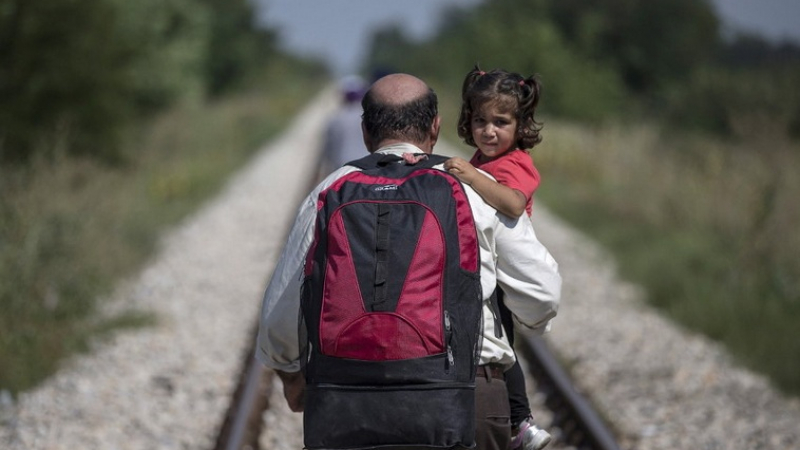 Гърция иска от ЕС още 700 милиона евро за бежанците, Полша отхвърля квотите