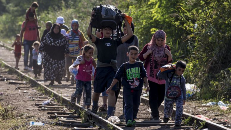 Професор разкри възможната причина за огромната бежанска вълна в Европа   