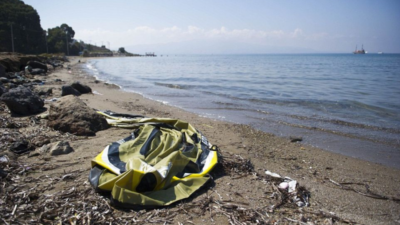 Зловещият турския плаж, от който каналджиите изпращат бежанците на смърт (СНИМКИ)