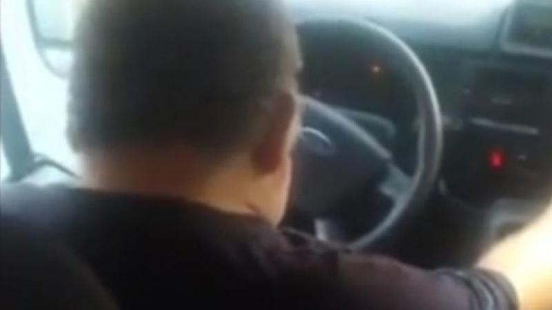 Невероятно, но факт: Шофьор на маршрутка в Пловдив заспива, докато кара хората (ВИДЕО)