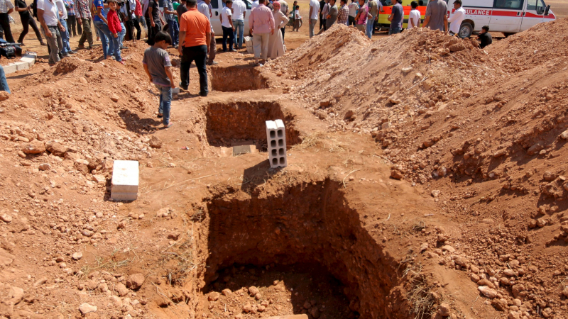 Погребаха братчетата Айлан и Галиб, чиято смърт покруси света (СНИМКИ 18+/ВИДЕО)