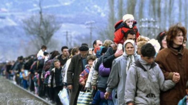 Унгарските власти повече не планират да предоставят автобуси за бежанци  