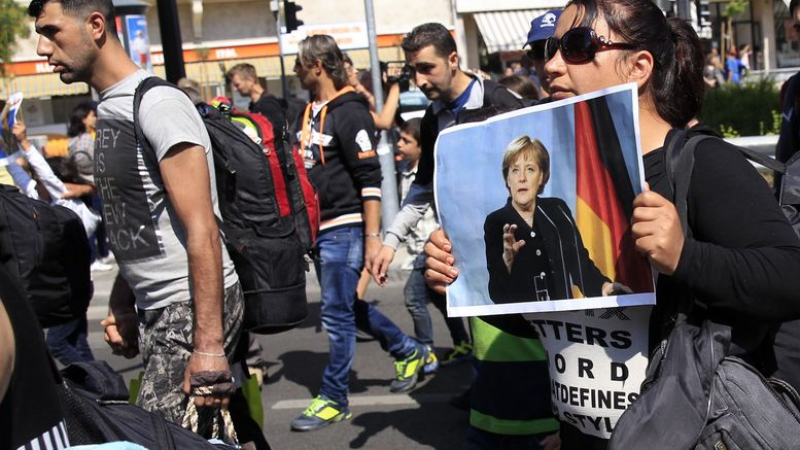 Меркел спасява Европа от имигрантите 
