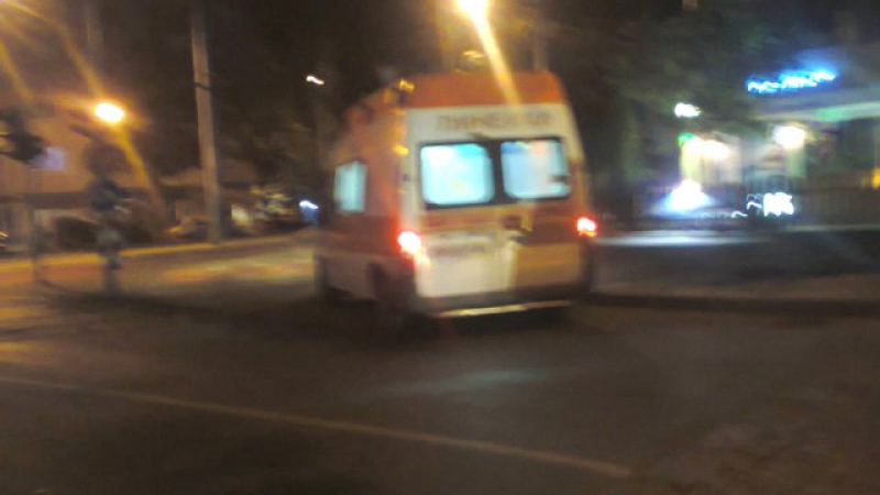 В Пловдив се изпотрепаха по тъмна доба, дойде линейка (СНИМКИ)