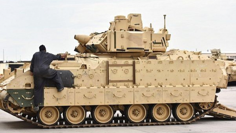Опасната Русия боядисва жълтите танкове на САЩ в зелено   