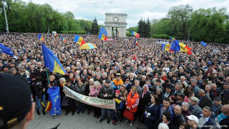 40 хиляди молдовци поискаха оставката на президента и предсрочни избори