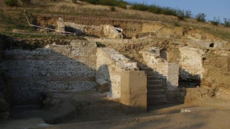 Нагли иманяри обезкостяват античния град близо до храма на Ванга