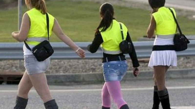 Челен опит: Кмет заповяда на проститутките да носят светлоотразителни жилетки 