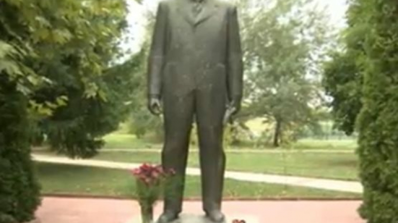 Тодор Славков обяви: Днес кръщаваме парк на Тодор Живков в Правец по случай 104 години от рождението му  