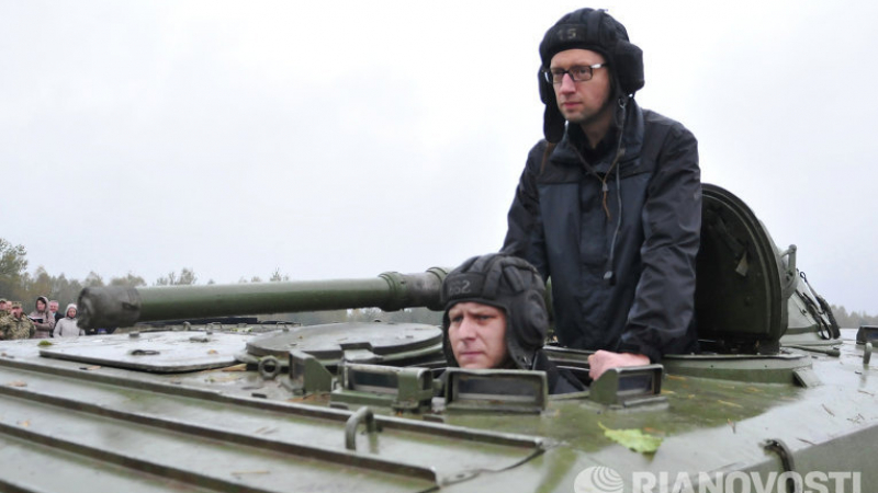 Украинският премиер Яценюк участвал в изтезания и разстрели на пленени руски войници