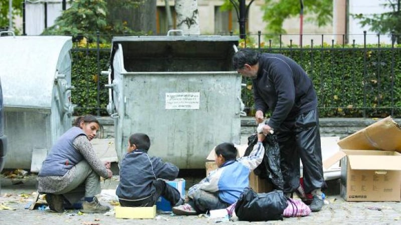 Клошари прибират близо 70% от боклука в кофите, печелят по 200 лева на ден