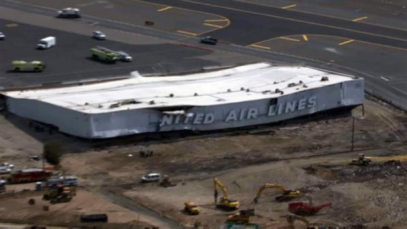 Четирима души пострадаха след рухване на хангар на летище край Ню Йорк (СНИМКИ)