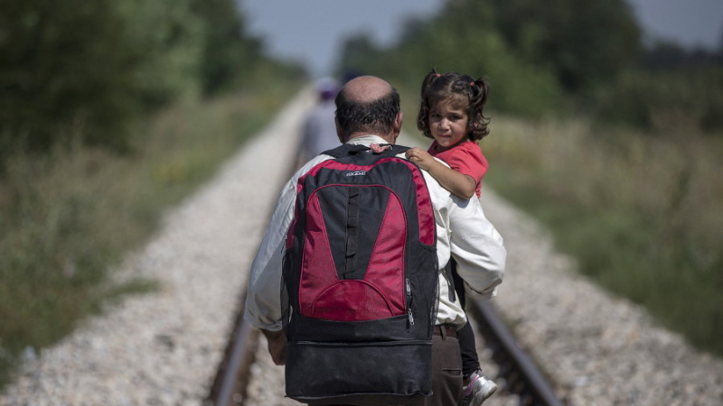 Европарламентът одобри плана на Юнкер за задължителните квоти за бежанците