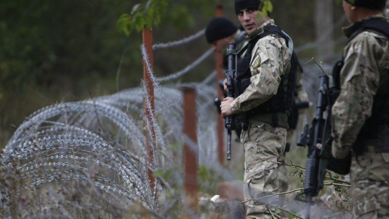 Унгария сложи 3800 военни по границата