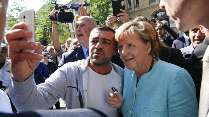 Меркел с най-нисък рейтинг от 5 години, сърцето й бие за Америка, твърди политолог
