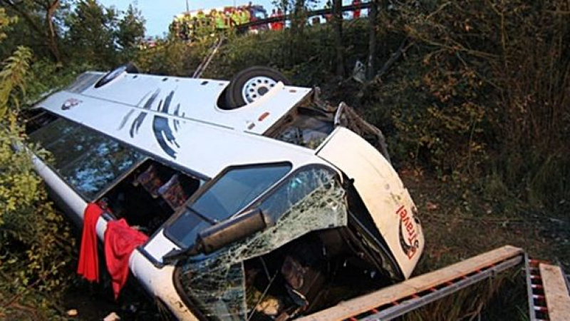 Автобус с български работници се обърна в Германия, 34 са ранени 