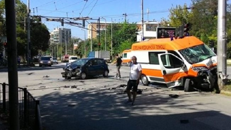Шофьорът на катастрофиралата линейка в Плевен прескочи трапа 