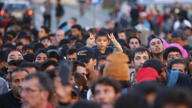 Загреб: Кризата дойде, над 1300 бежанци влязоха от Сърбия