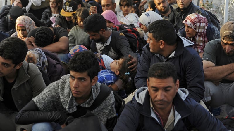 В Одрин става страшно! Бежанци напират към гръцката граница, влязоха в сблъсък с жандармерията
