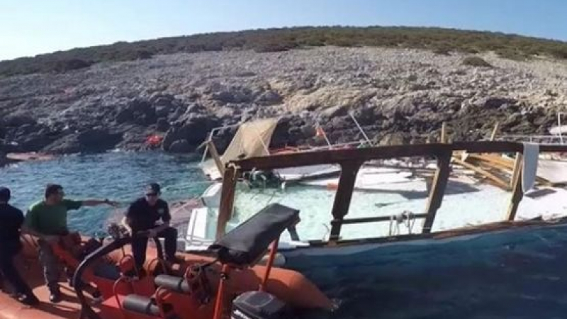 Пак  драма с бежанци! Лодка с 46 души се преобърна край остров Лесбос 