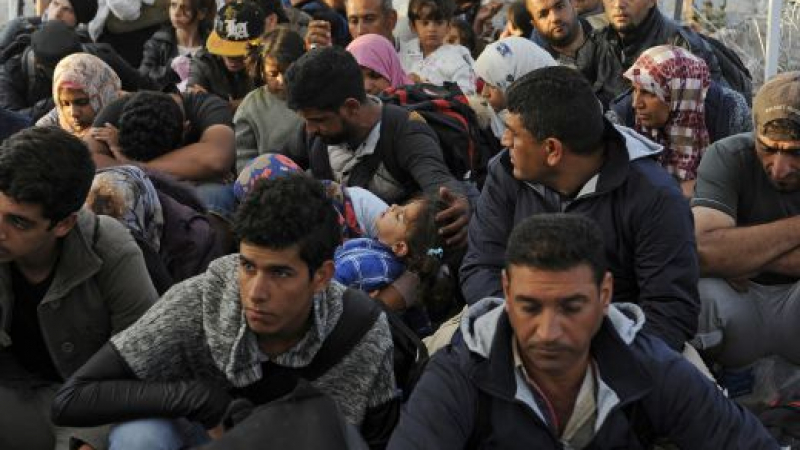 Във Великобритания пристигна първата група бежанци от Сирия 
