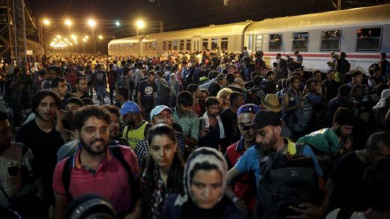 „Независимая Газета“: Мигрантите продължават да предизвикват разцепление в Европа
