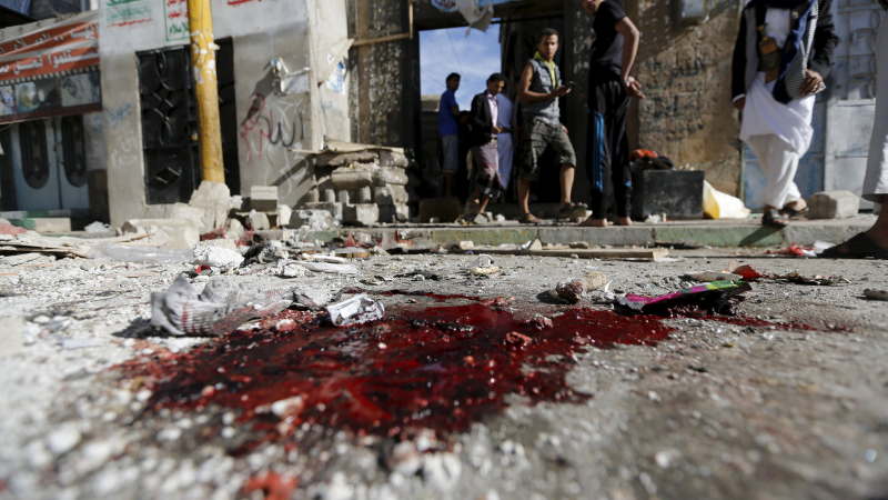 Атентат в джамия потопи в кръв байрама в Йемен (ВИДЕО)