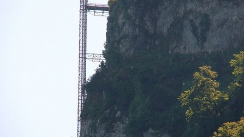 100-годишно паянтово съоръжение е най-високият открит лифт в Европа (СНИМКИ/ВИДЕО)
